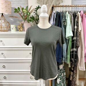 Barefoot Dreams | Malibu Collection Short Sleeve Tee size Medium